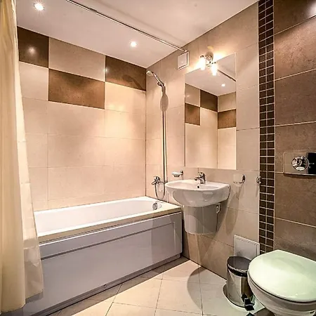 Luxurious Amidst Majestic Mountains *